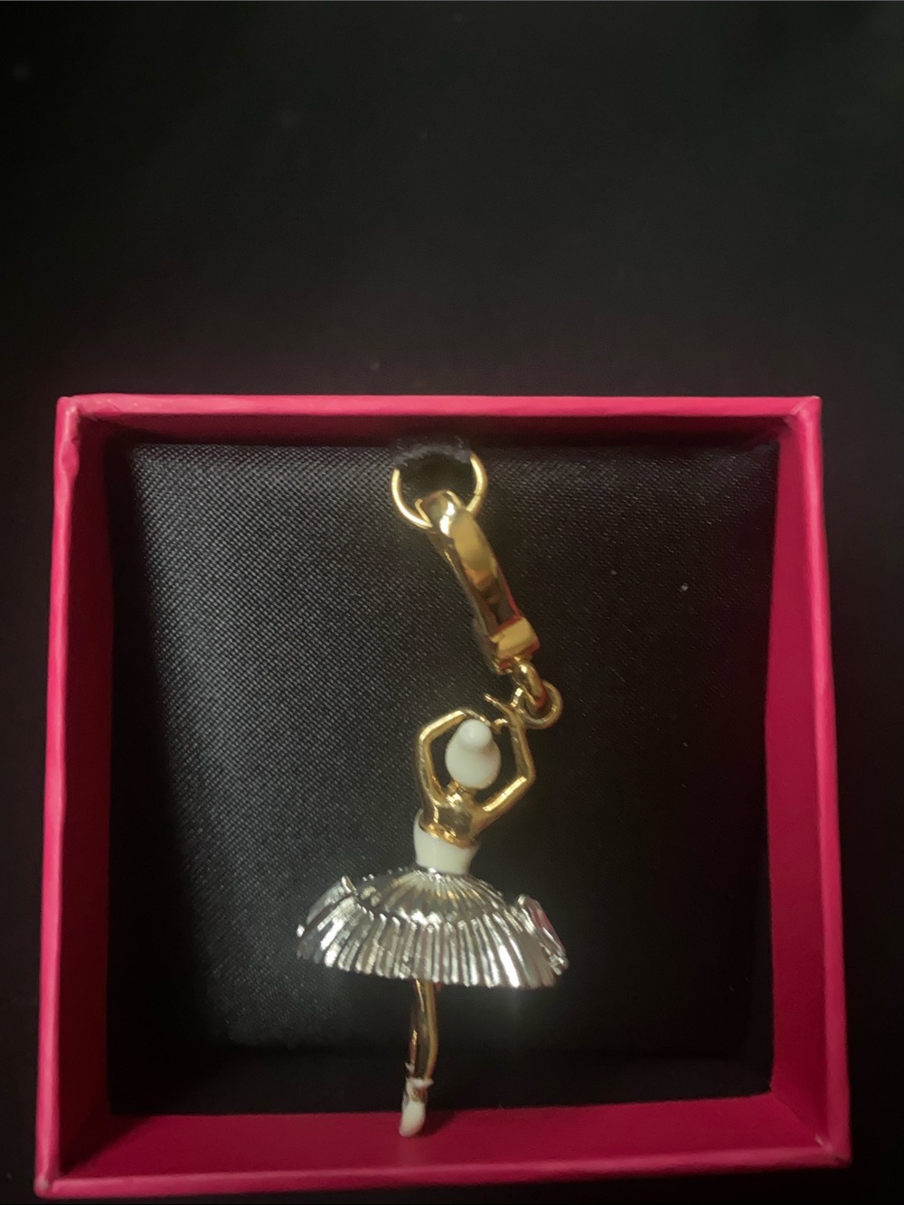 Juicy Couture Hot Pink Box with Gold Logo - Picture 3 of 6